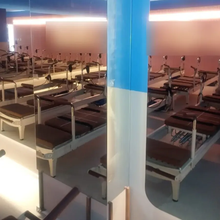 Espelhos em estúdio de pilates, obra da PS do Vidro