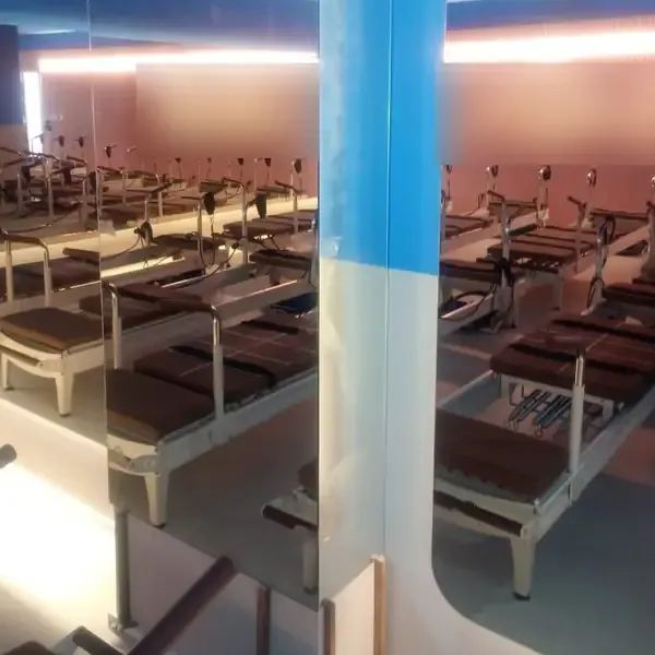 Espelhos em estúdio de pilates, obra da PS do Vidro
