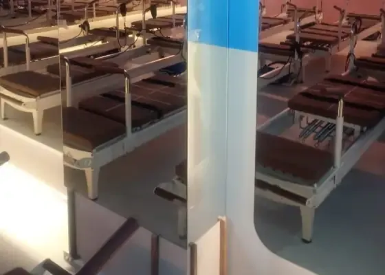 Espelhos em estúdio de pilates, obra da PS do Vidro