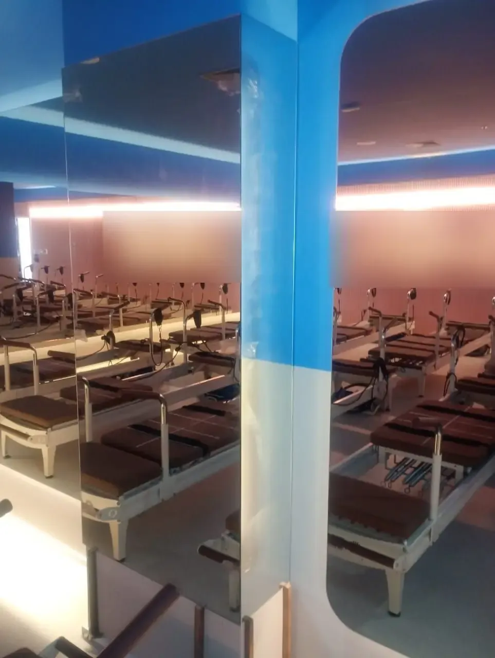 Espelhos em estúdio de pilates, obra da PS do Vidro
