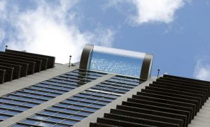 piscina na sacada prédio