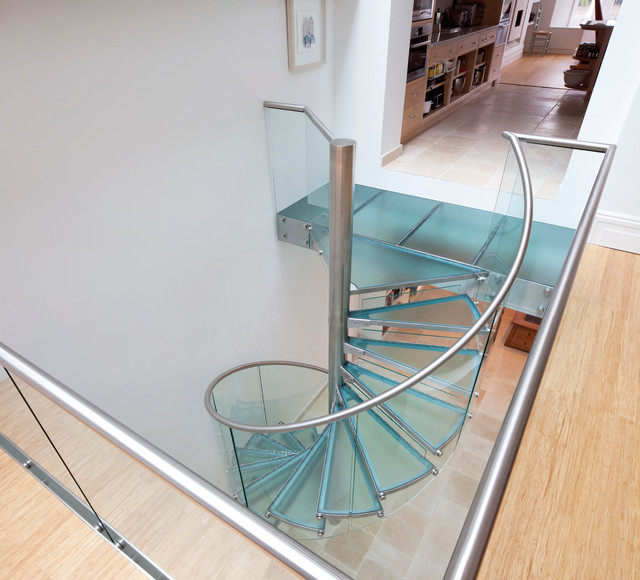 escadas de vidro caracol