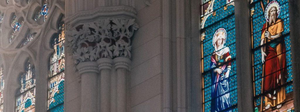 Vitrais nas igrejas: como o vidro se tornou um símbolo de luz e espiritualidade na arquitetura — imagem 1
