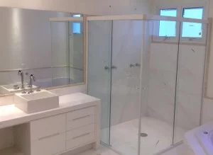 Box de Vidro ou Acrílico Como escolher