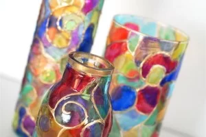 Personalizando garrafas de vidro com tinta