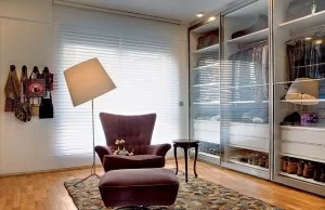 Closet com porta de vidro