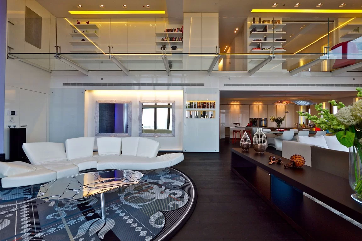 piso de vidro entre cômodos