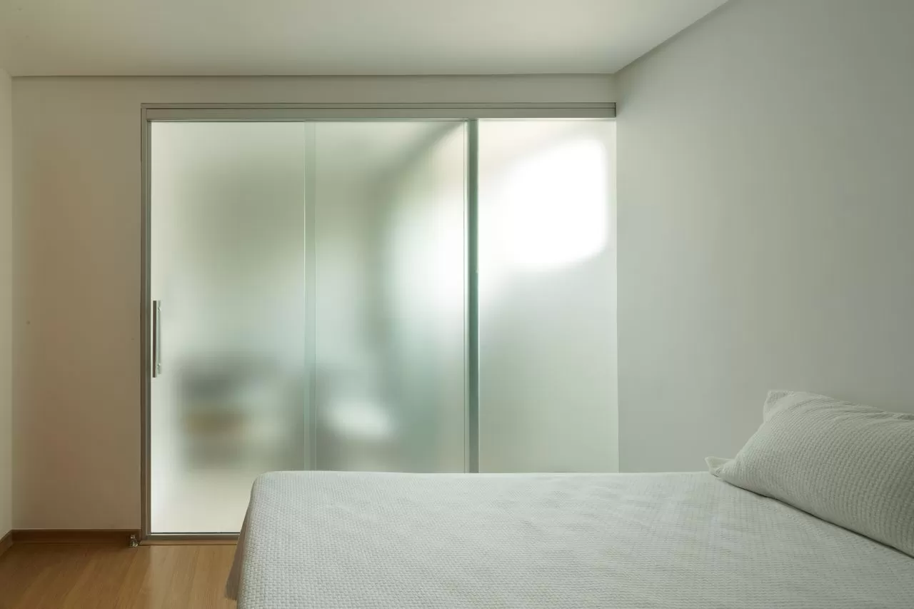 benefícios da porta de vidro quarto