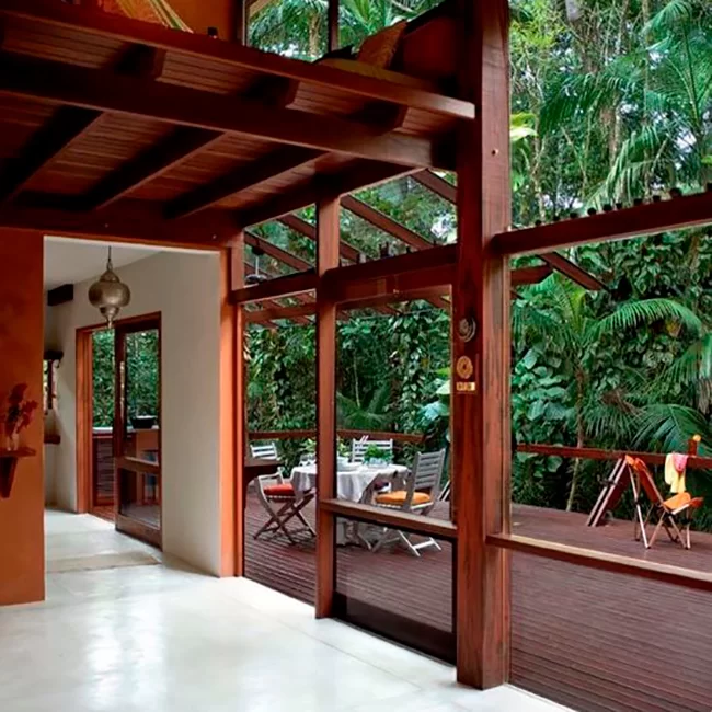 porta de madeira com vidro