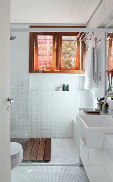 janela de vidro para banheiro