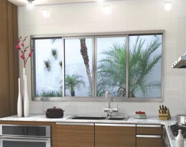 janela de vidro para cozinha