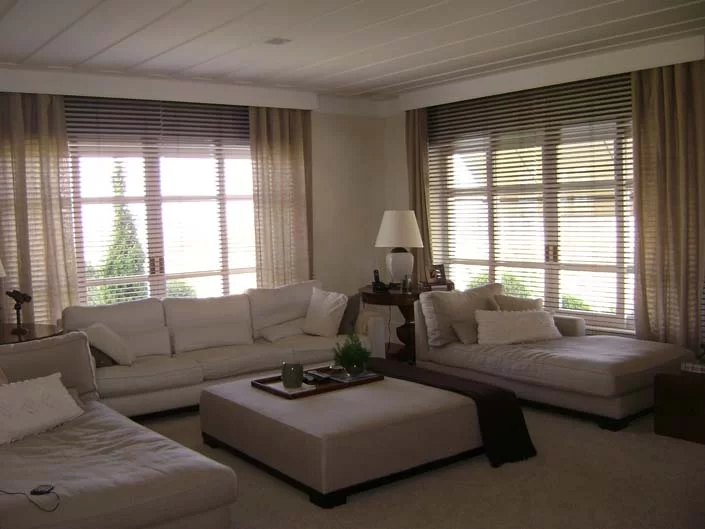 janela de vidro para sala de estar