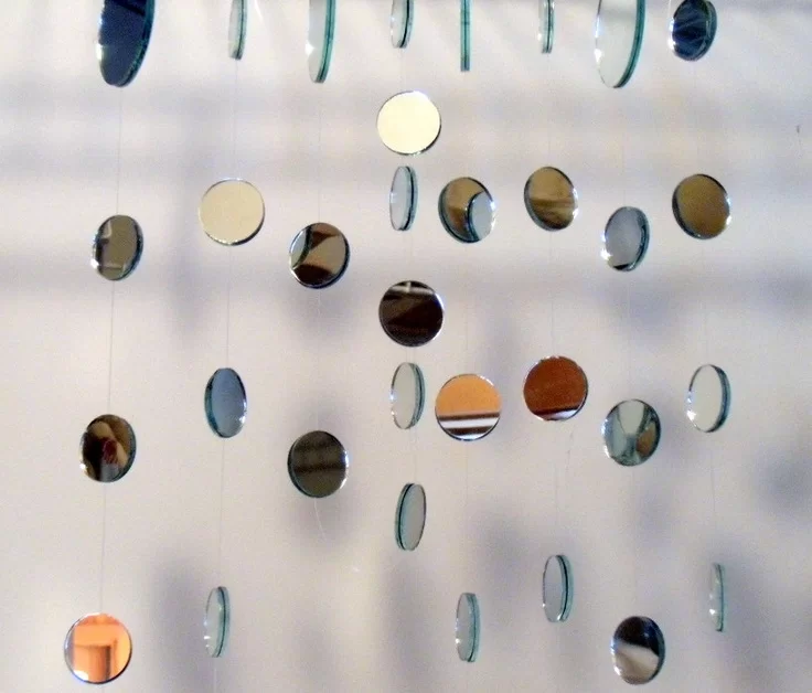 espelho em parede de festa