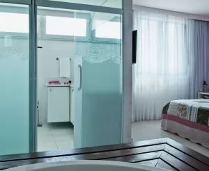 porta de vidro para banheiro