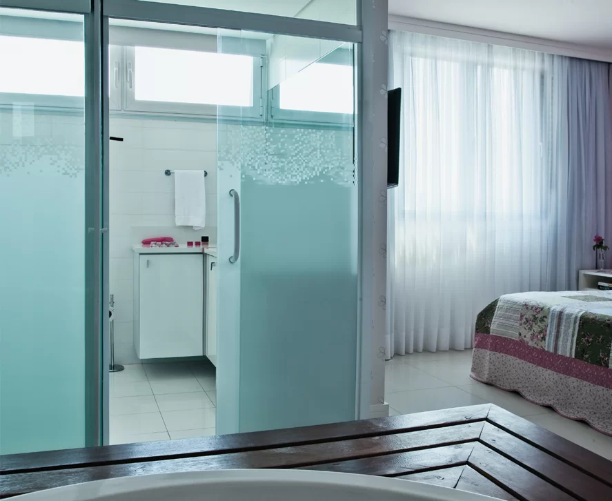 porta de vidro para banheiro