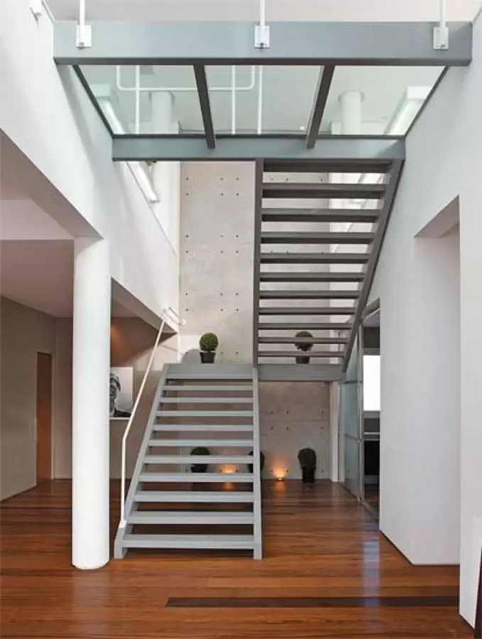 estrutura de piso com vidro laminado