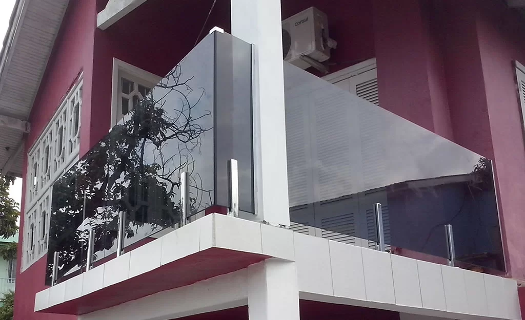 sacada vidro fumê