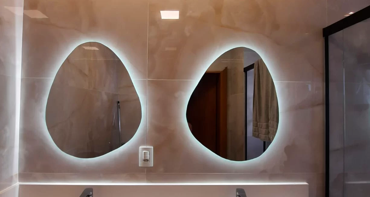 Espelhos Decorativos sob Medida (com LED e Molduras Premium)