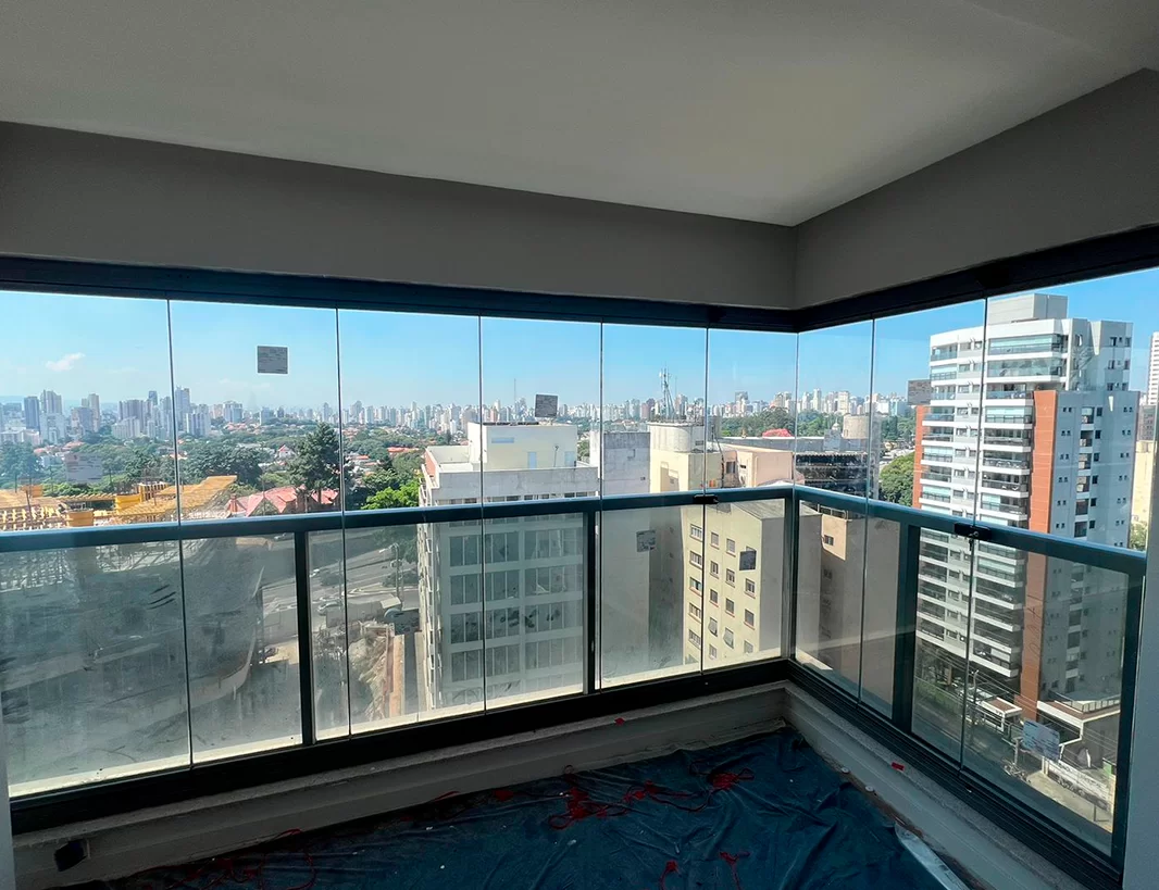 Fechamento de Sacada em Vidro Laminado 10mm